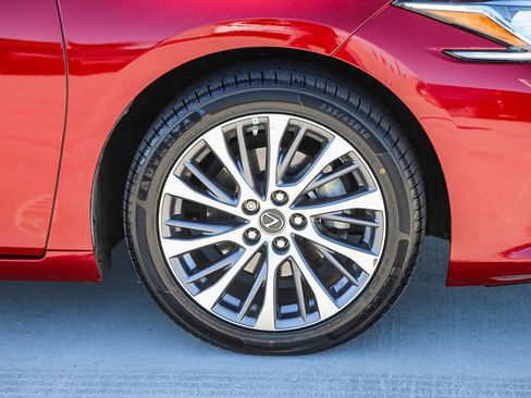 Used 2019 Lexus ES 350 w/ Premium Package image 10