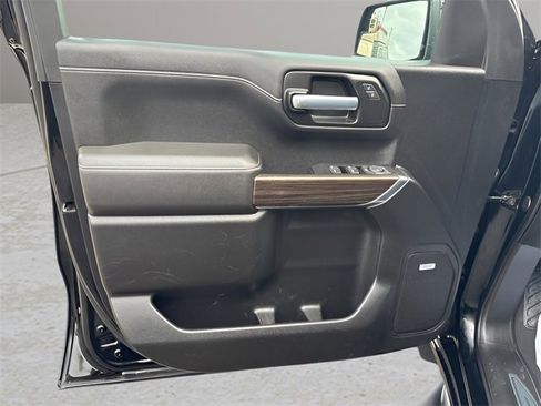 Used 2021 Chevrolet Silverado 1500 LT Trail Boss w/ Convenience Package II image 6