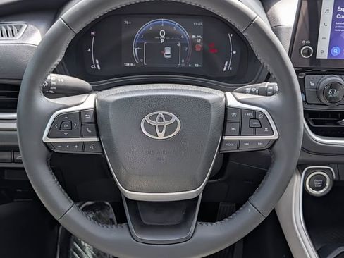 Used 2025 Toyota Grand Highlander AWD image 13