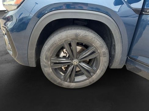Used 2023 Volkswagen Atlas Cross Sport SEL R-Line AWD/4WD image 9