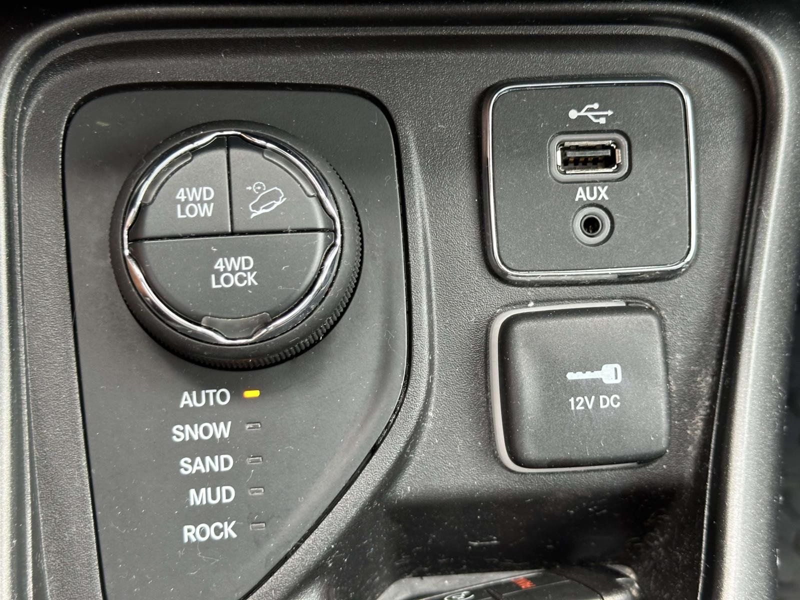 Certified 2018 Jeep Compass Trailhawk w/ Leather Interior Group AWD/4WD image 30
