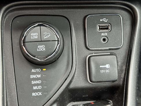 Used 2018 Jeep Compass Trailhawk w/ Leather Interior Group AWD/4WD image 30