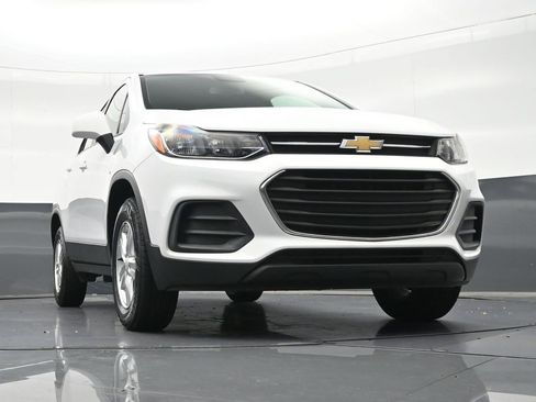 Used 2022 Chevrolet Trax LS w/ Tint and Cruise Package AWD/4WD image 31