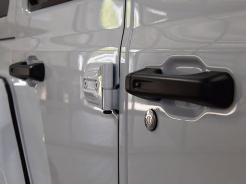 Used 2025 Jeep Wrangler Rubicon w/ XTREMEE 35" Tire Package image 17