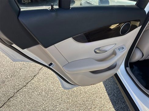 Used 2022 Mercedes-Benz GLC 300 w/ Premium Package Lite image 21