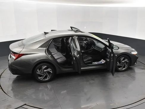 Used 2024 Hyundai Elantra Limited FWD image 6