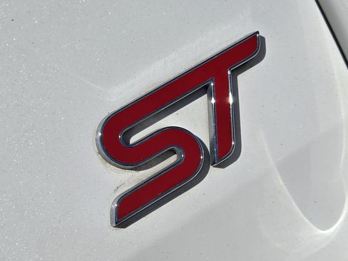 Certified 2022 Ford Explorer ST w/ Equipment Group 401A image 8