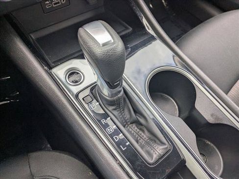 Used 2024 Nissan Altima 2.5 SV FWD image 12