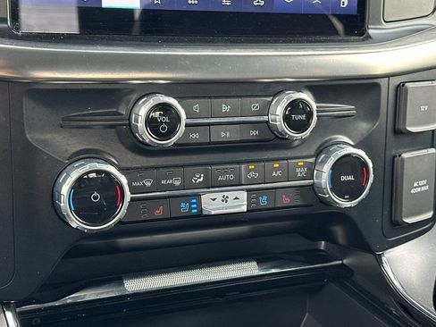 Used 2023 Ford F150 Lariat w/ Trailer Tow Package image 20
