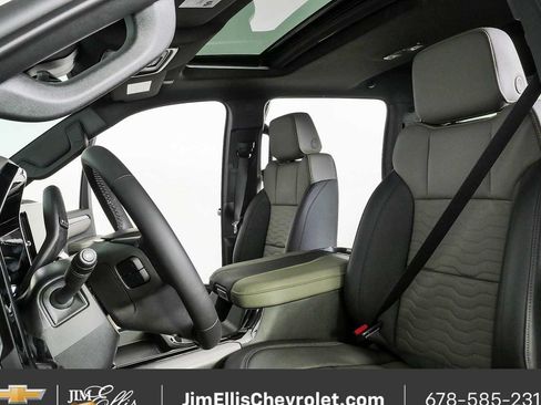 New 2026 Chevrolet Silverado 2500 ZR2 AWD/4WD image 5