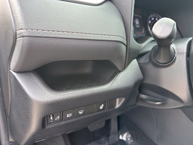 Used 2022 Toyota RAV4 XLE w/ XLE Grade Weather Package AWD/4WD image 18