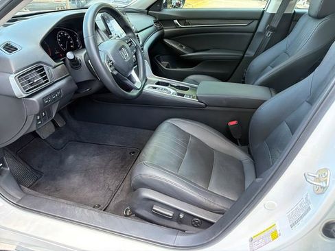 Used 2019 Honda Accord Touring image 9
