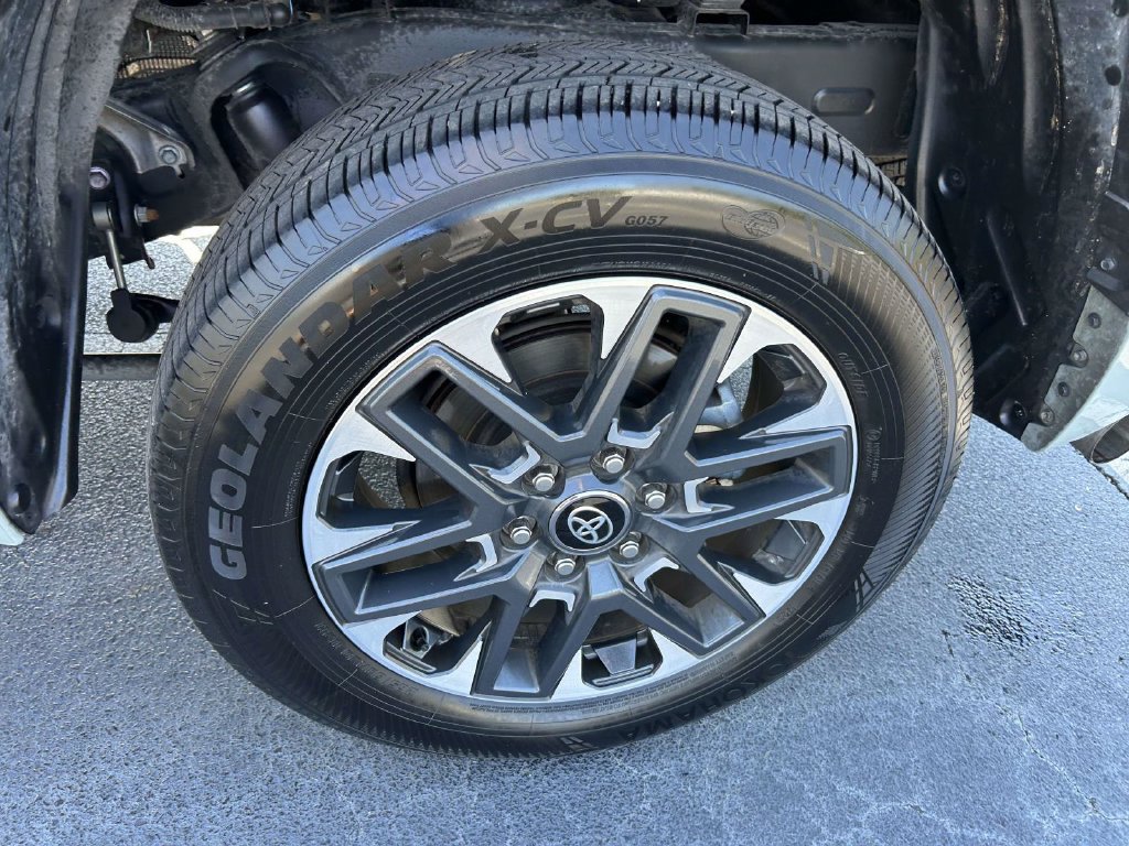 Used 2025 Toyota Tundra Limited AWD/4WD image 10