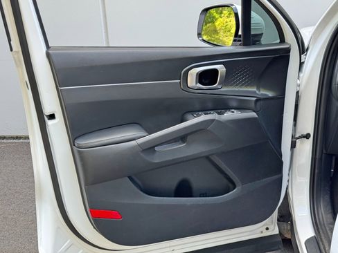 Used 2023 Kia Sorento LX image 37