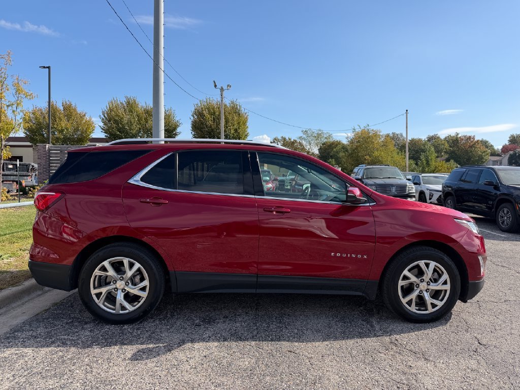 Used 2019 Chevrolet Equinox LT w/ Sun & Navigation Package FWD image 2