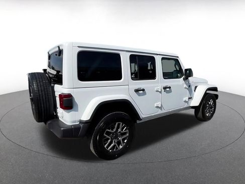 Used 2025 Jeep Wrangler Unlimited Sahara AWD/4WD image 15