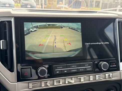 Used 2025 Nissan Frontier SV image 21