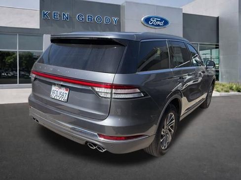 Used 2023 Lincoln Aviator AWD image 3