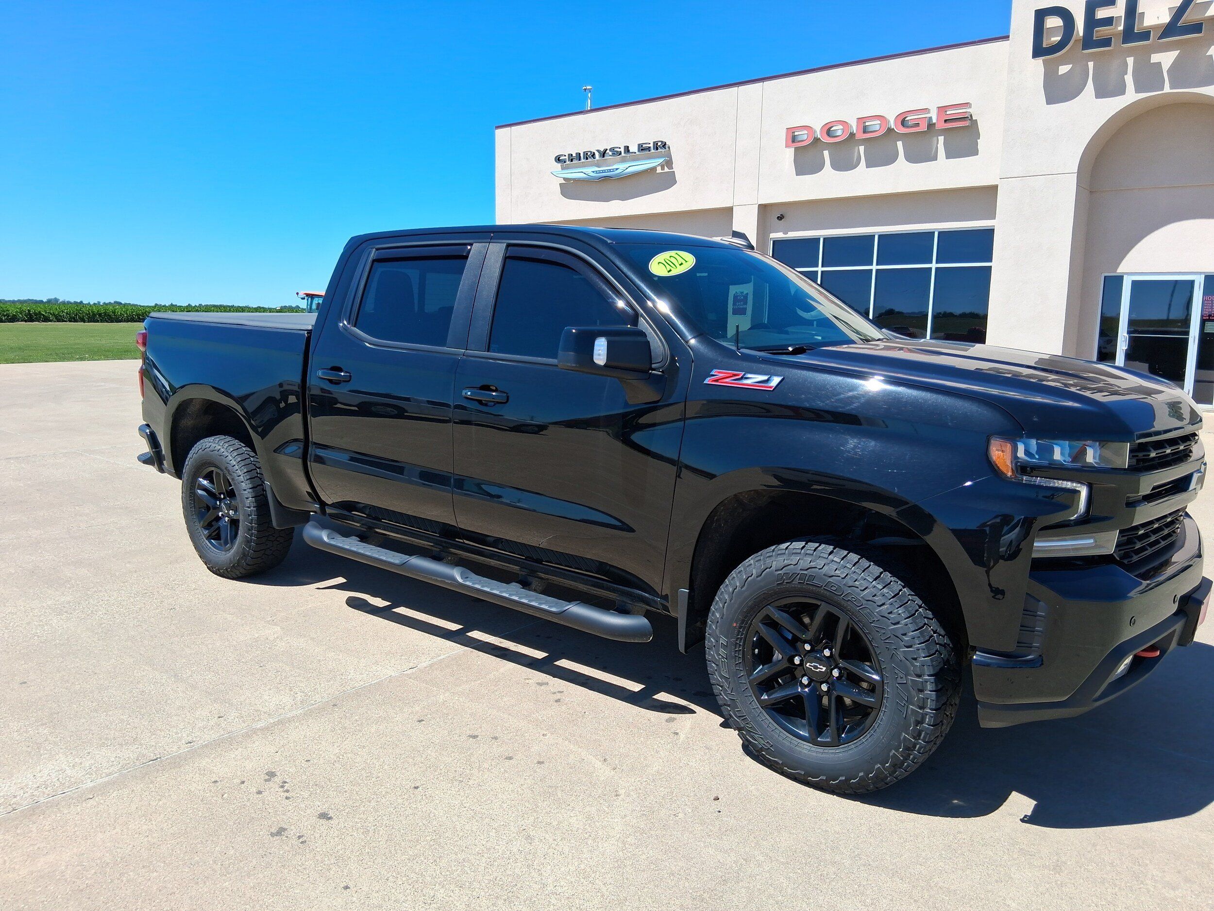Used 2021 Chevrolet Silverado 1500 LT Trail Boss w/ Convenience Package II AWD/4WD image 2