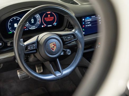 Certified 2024 Porsche Cayenne S AWD/4WD image 15