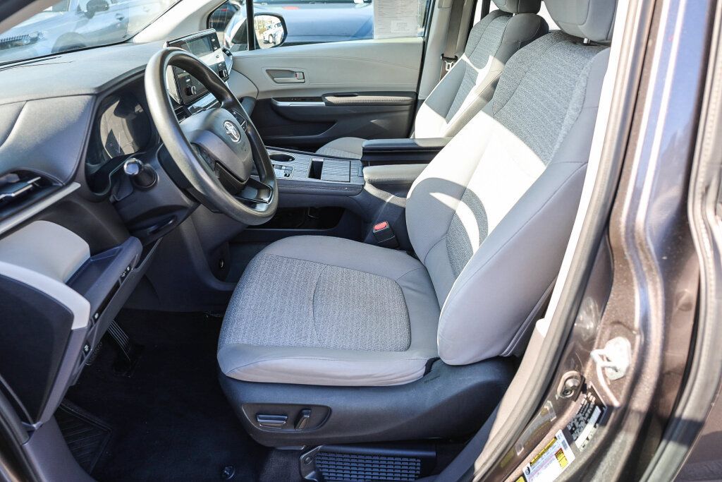 Certified 2023 Toyota Sienna LE w/ LE Plus Package FWD image 11
