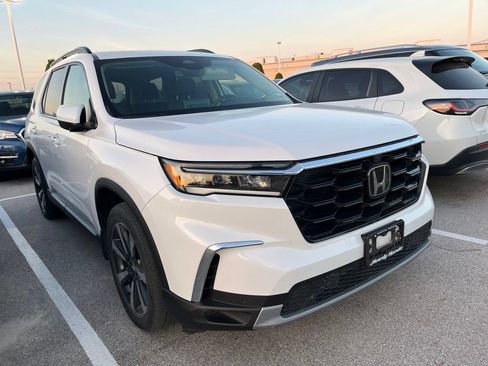 Used 2023 Honda Pilot Elite image 2