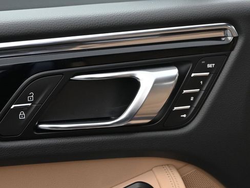 New 2026 Porsche Macan image 19