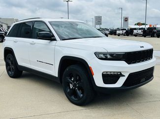 Used 2023 Jeep Grand Cherokee Limited w/ Black Appearance Package AWD/4WD video 2