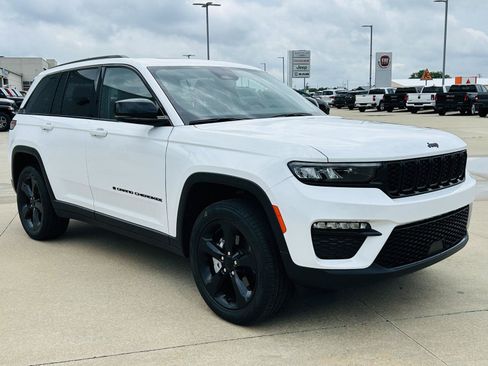 Used 2023 Jeep Grand Cherokee Limited w/ Black Appearance Package AWD/4WD image 2