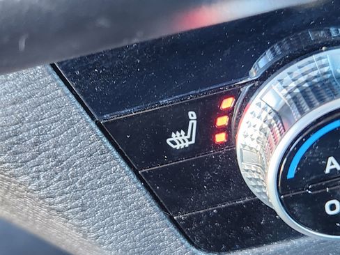 Used 2024 Mitsubishi Outlander SE image 15