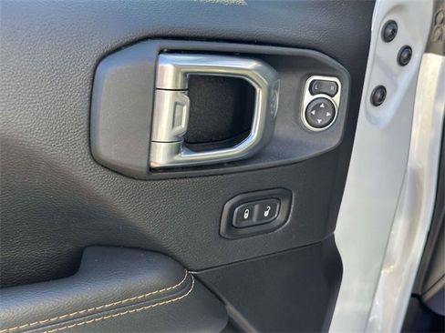 Certified 2022 Jeep Gladiator Overland image 13