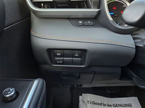 Certified 2023 Toyota Highlander Bronze Edition image 19