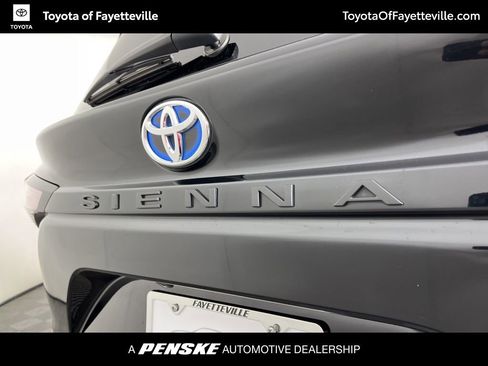 Used 2025 Toyota Sienna LE w/ LE Plus Package image 21