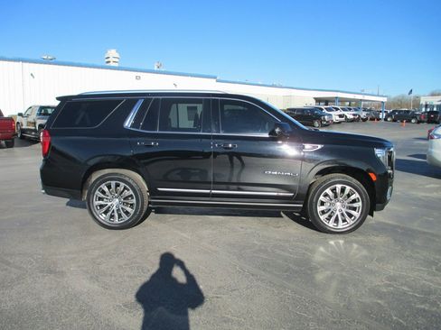 Used 2021 GMC Yukon Denali w/ Denali Premium Package image 2