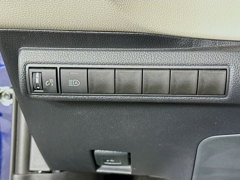 Used 2025 Toyota Corolla LE FWD image 17