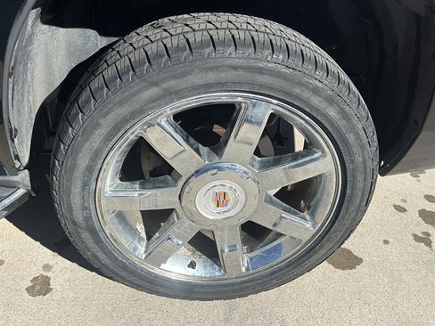 Used 2014 Cadillac Escalade Luxury image 28