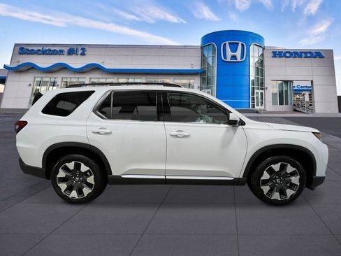 New 2026 Honda Pilot Touring image 8