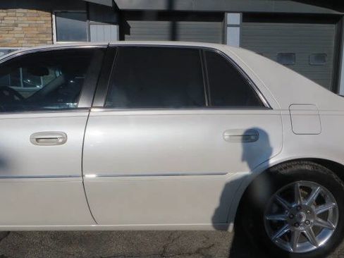 Used 2010 Cadillac DTS Luxury image 29