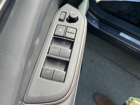 Used 2023 Toyota Crown XLE image 17