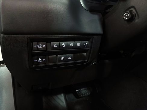 Used 2023 Toyota Tundra Platinum AWD/4WD image 27
