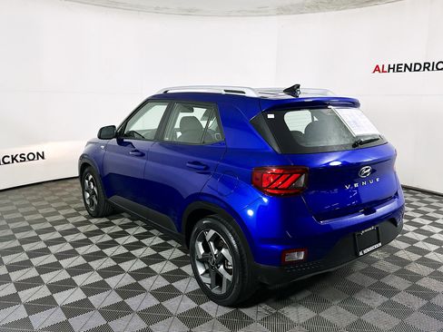 Used 2022 Hyundai Venue SEL image 5