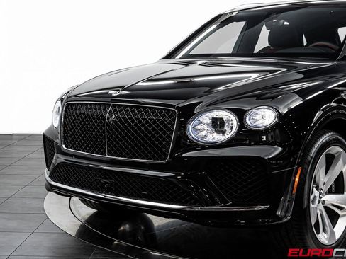 Used 2024 Bentley Bentayga image 12