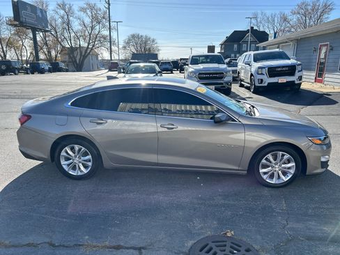 Used 2022 Chevrolet Malibu LT image 2