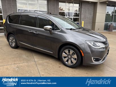 Used 2018 Chrysler Pacifica Limited w/ Advanced Safetytec Group