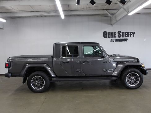 Used 2022 Jeep Gladiator Overland w/ Cold Weather Group AWD/4WD image 3