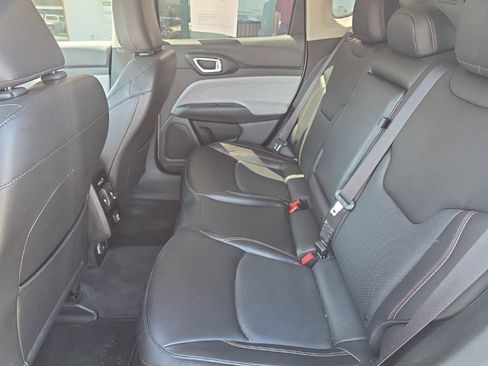 Used 2022 Jeep Compass Latitude image 10