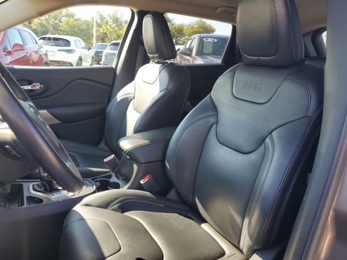 Used 2018 Jeep Cherokee Limited FWD image 18