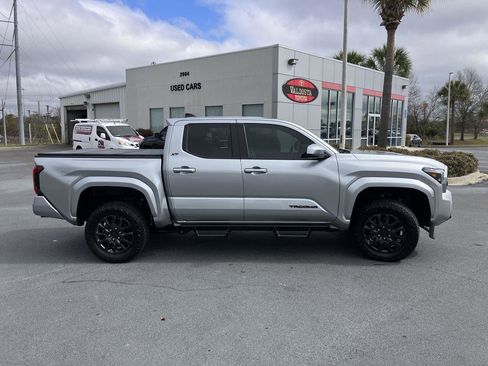 Used 2024 Toyota Tacoma SR5 image 6