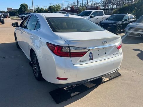 Used 2016 Lexus ES 350 w/ Luxury Package w/Wood Trim FWD image 3