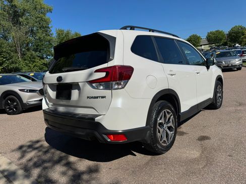 Used 2022 Subaru Forester Premium AWD/4WD image 7